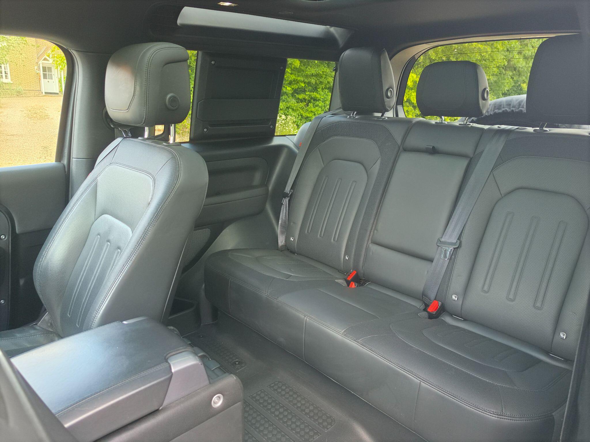 Land Rover Defender 90 2.0 P300 X-Dynamic SE SUV 3dr Petrol Auto 4WD Euro 6 (s/s) (300 ps) — photo 11