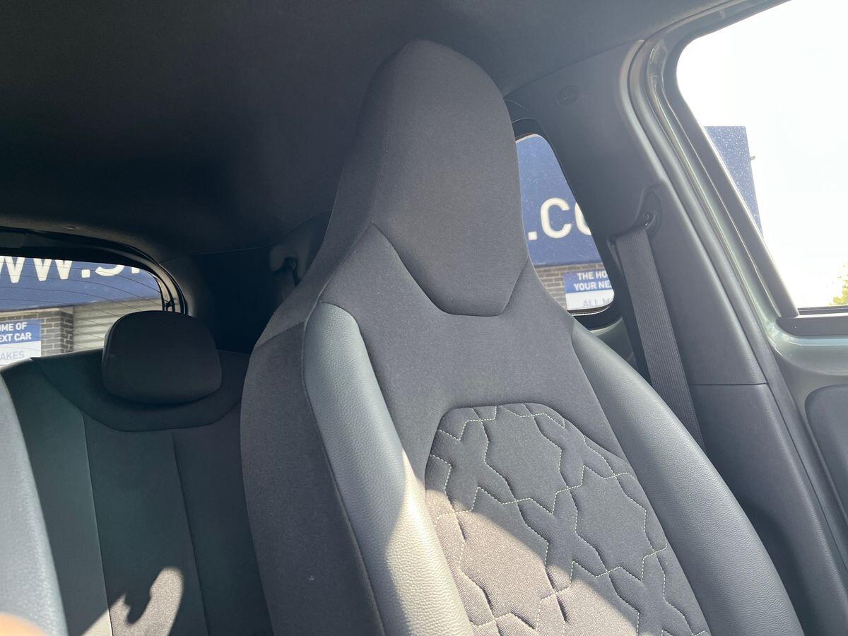 Toyota Aygo X Photo 38
