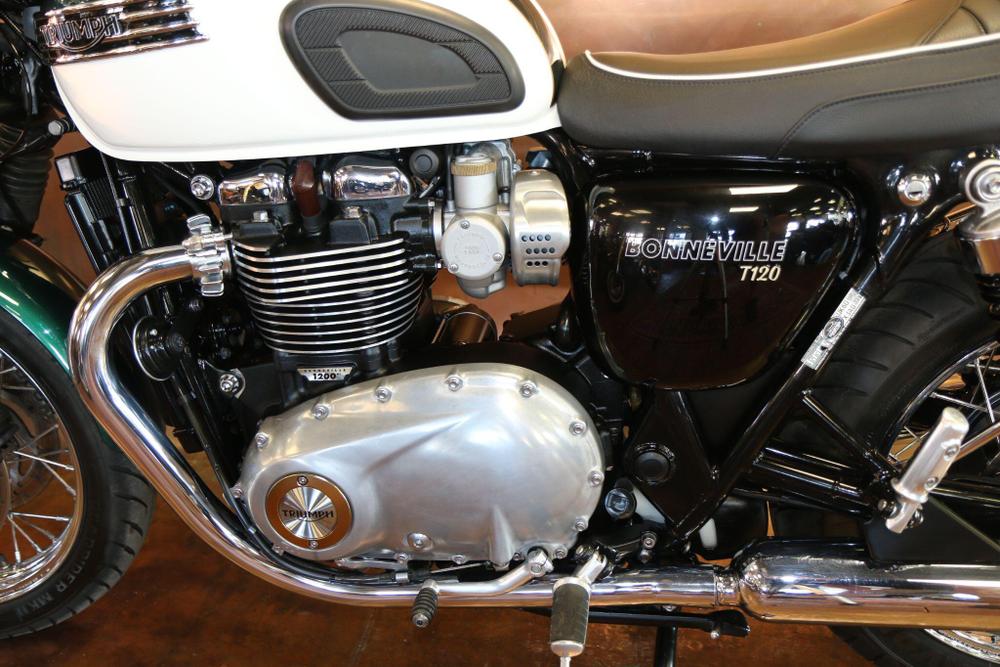 TRIUMPH Bonneville T120 Photo at-8757e54d20ae40a5ba25e9abf0200200.jpg