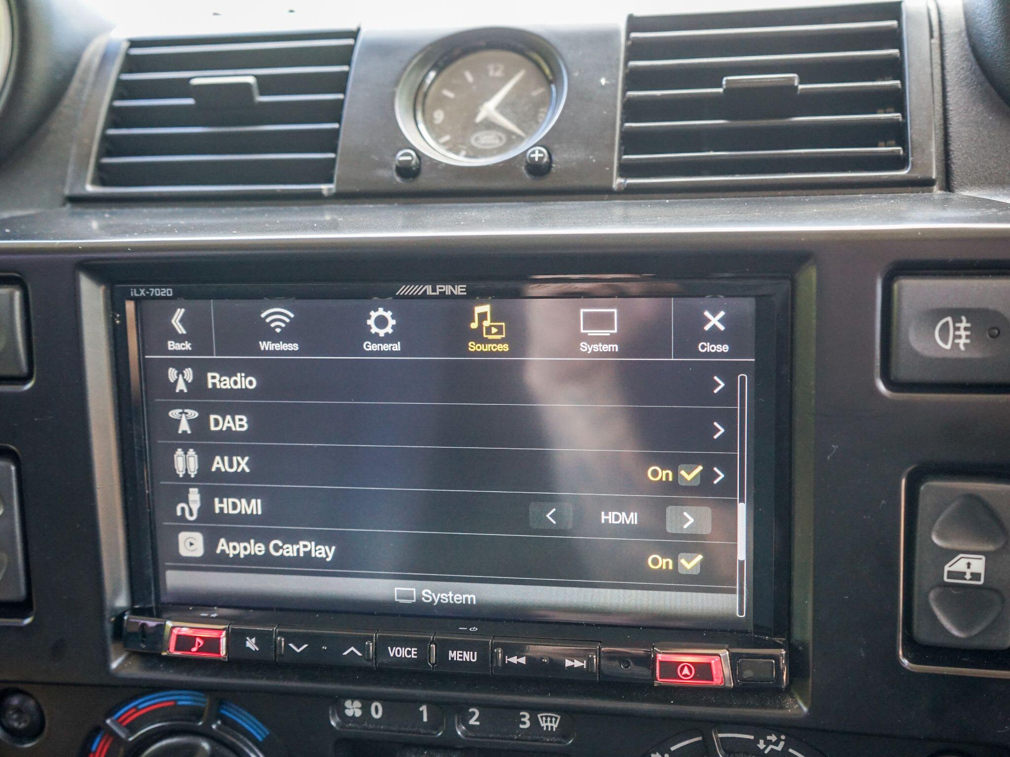 Land Rover Defender 110 2.2 TDCi XS Utility Wagon Double Cab 5dr Diesel Manual 4WD MWB Euro 5 (122 ps) — photo 36