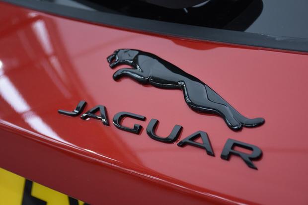 Jaguar F-PACE Photo at-8767ebb1e54740618fc6c8c74ea392cd.jpg