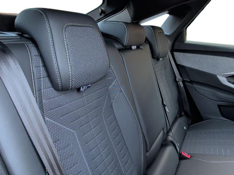 Used Peugeot 3008 YP25TXF 17