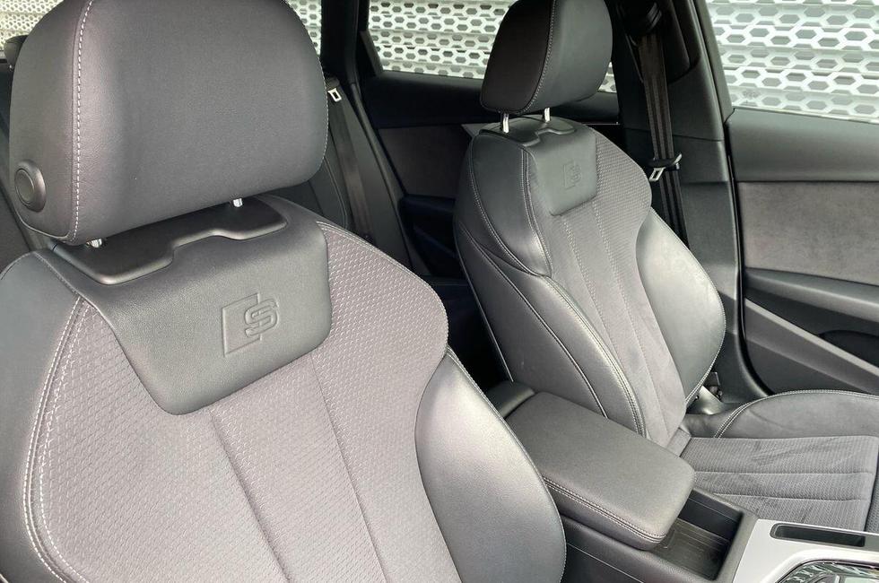 Audi A4 Photo at-87b11bb0fc9f4f16abc8d4cbc81a5850.jpg