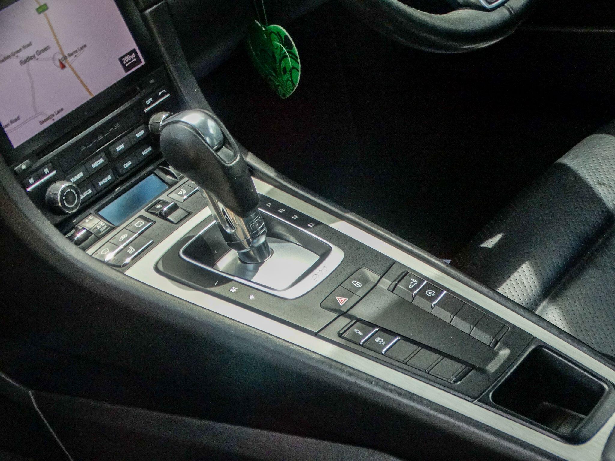 Porsche 911 — photo 17