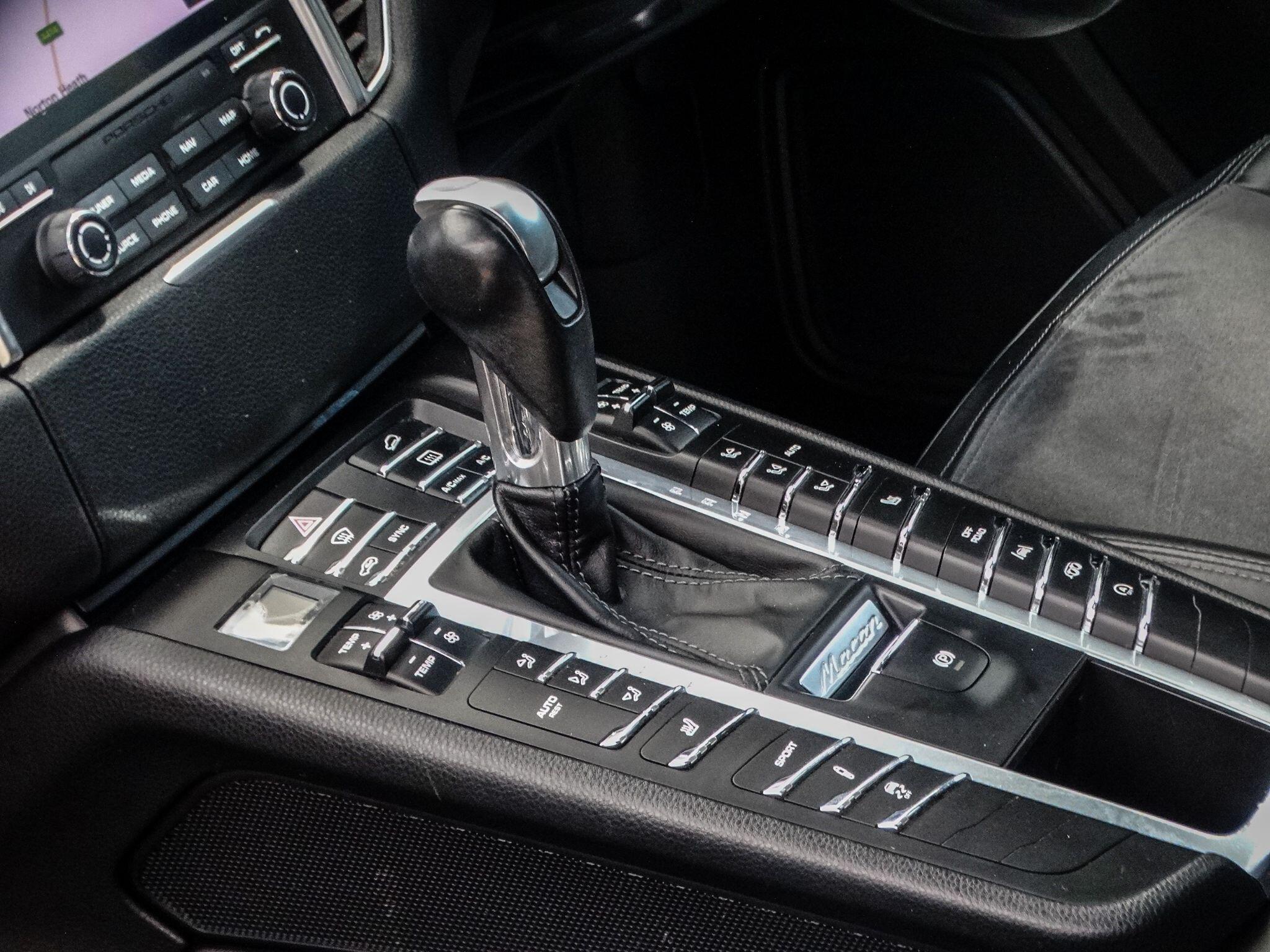 Porsche Macan 3.0T V6 GTS PDK 4WD Euro 6 (s/s) 5dr — photo 18
