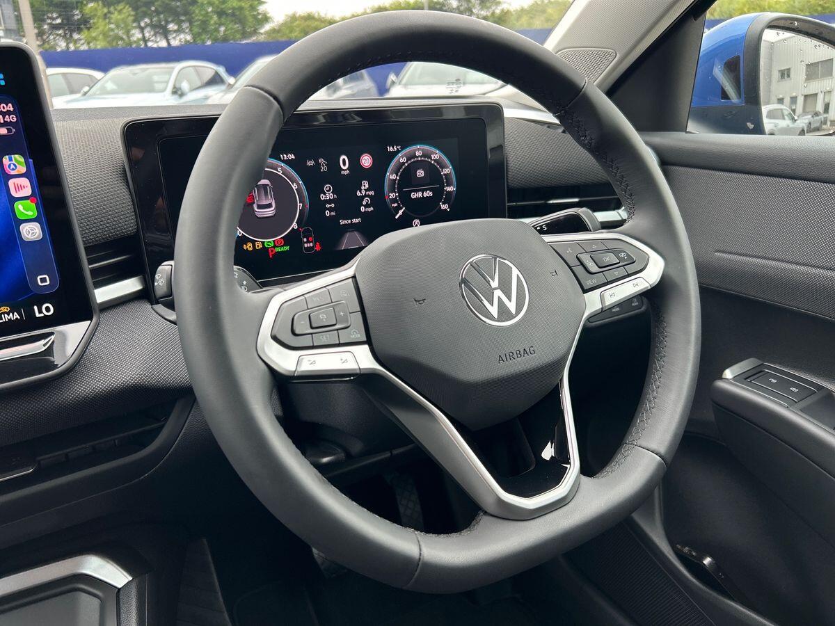 Volkswagen T-Roc Photo at-8867699f38f94326b007524e9cb54234.jpg