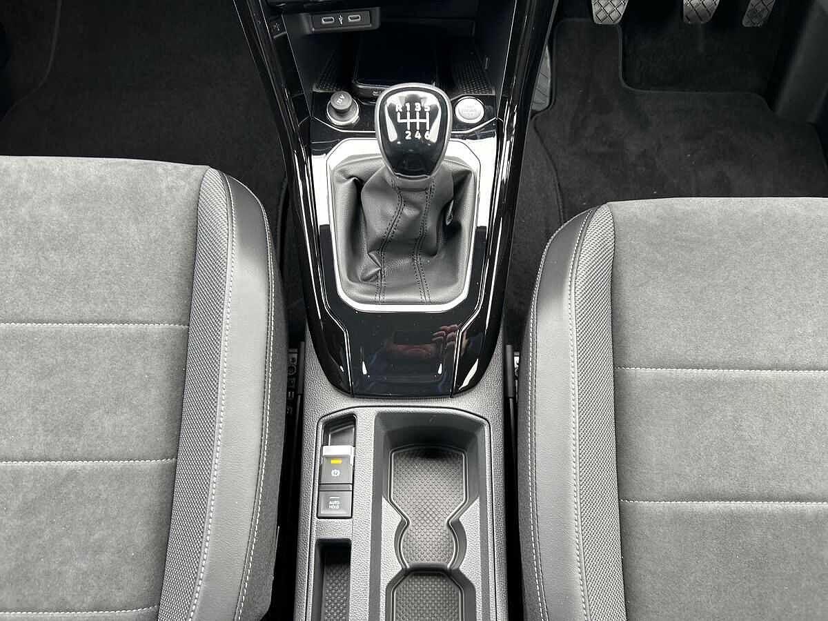 Volkswagen T-Roc Photo at-88693be8d6c347f9a19d6b654484691e.jpg