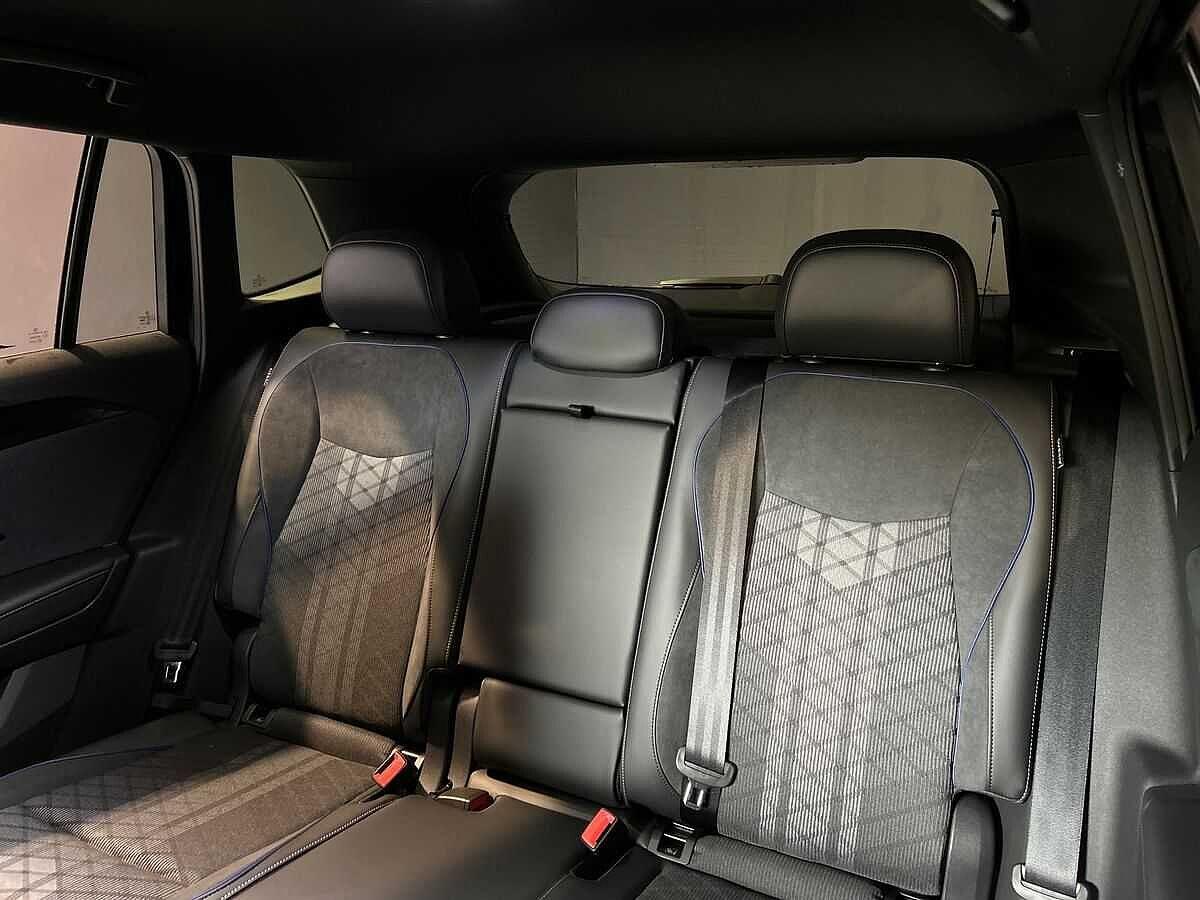 Volkswagen Tiguan Photo at-889b3517ddb14e86bb9cf1bae4bcafad.jpg