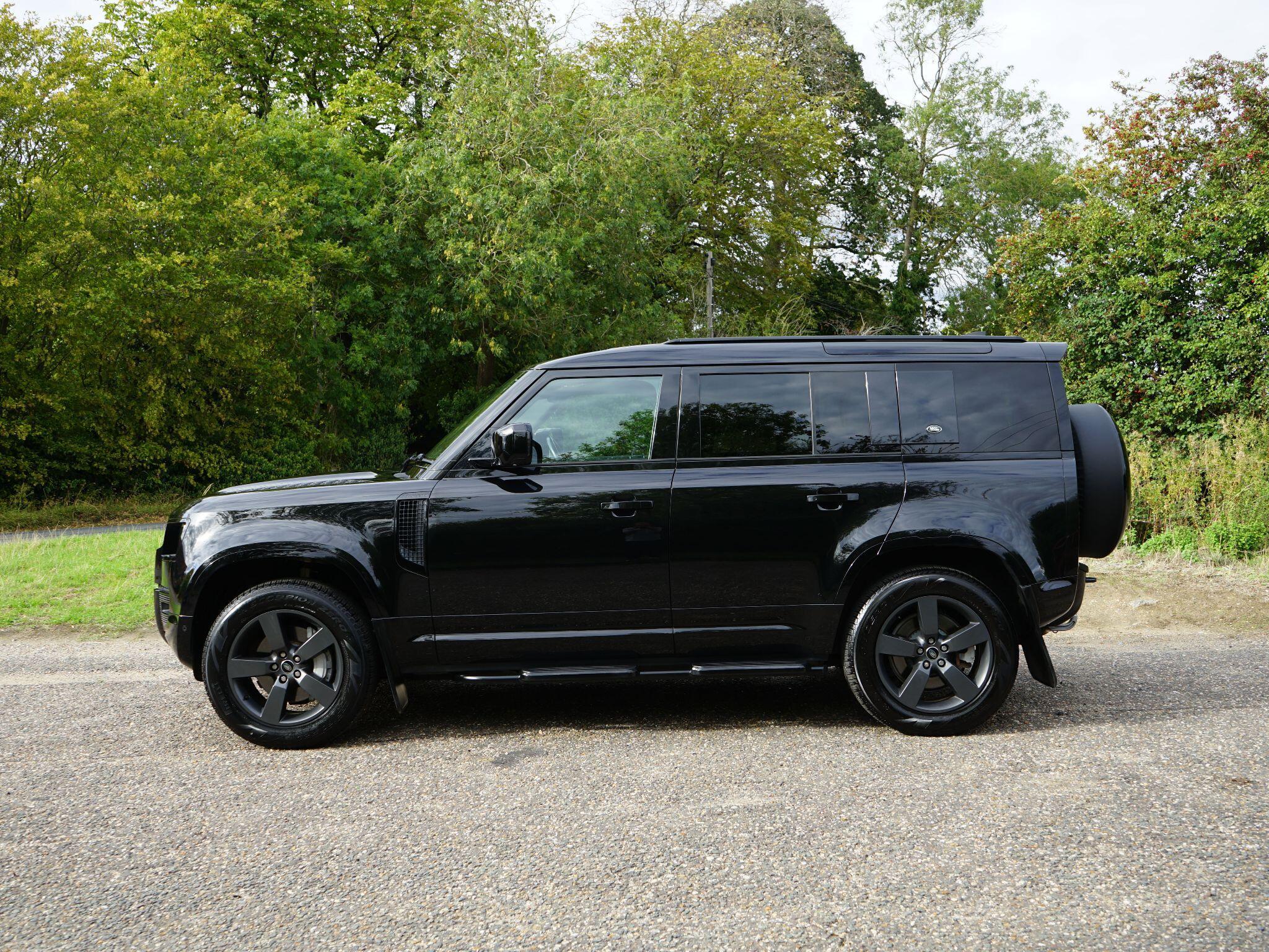 Land Rover Defender 110 3.0 D300 MHEV X-Dynamic SE SUV 5dr Diesel Auto 4WD Euro 6 (s/s) (300 ps) — photo 2