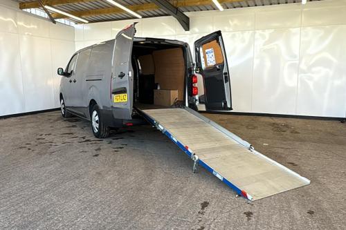 Vauxhall VIVARO Photo at-8936a676b539414f9cbd5cec2926b505.jpg