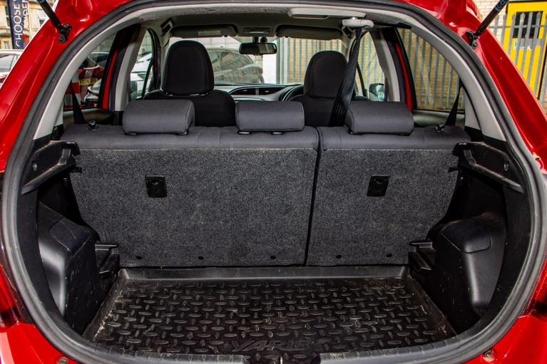 Used Toyota Yaris WO65EGE 24