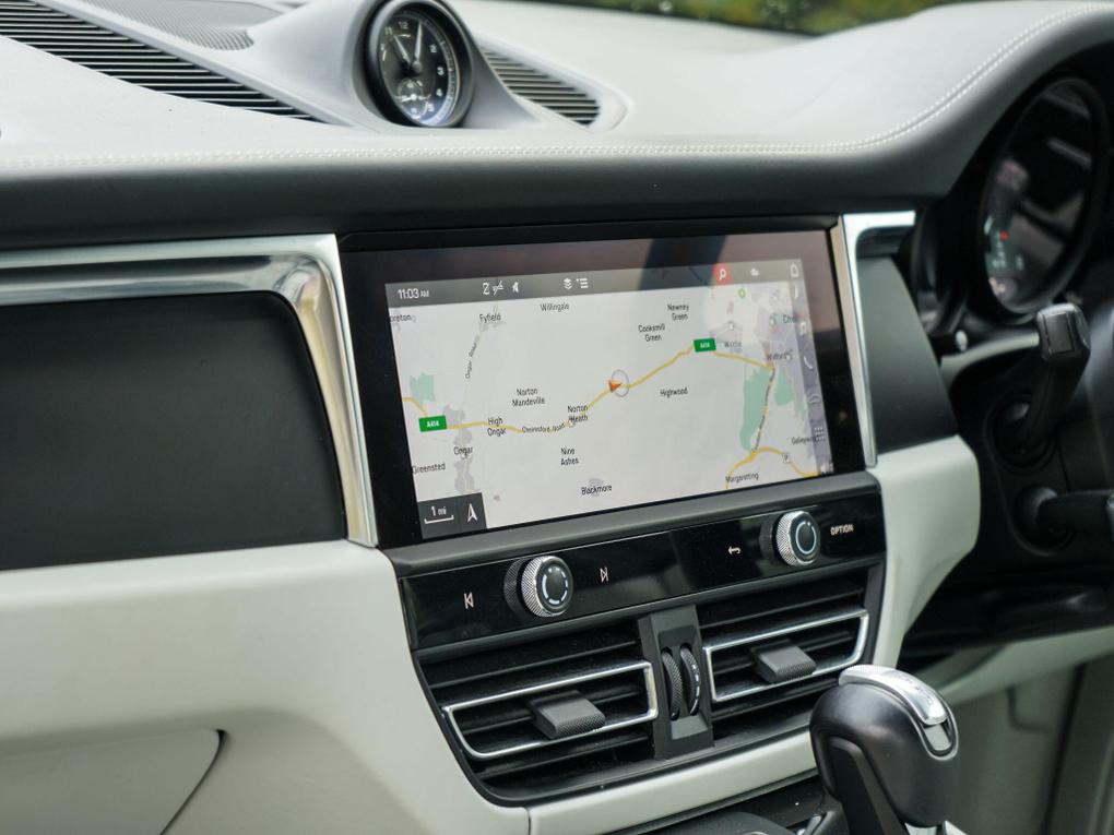 Used Porsche Macan LX72PFK 18