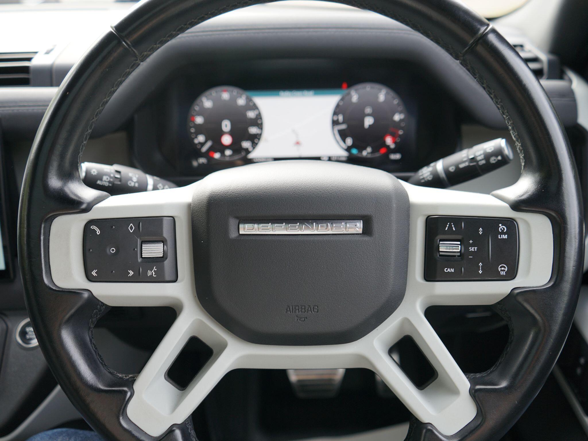 Land Rover Defender 110 3.0 D300 MHEV X-Dynamic SE SUV 5dr Diesel Auto 4WD Euro 6 (s/s) (300 ps) — photo 7