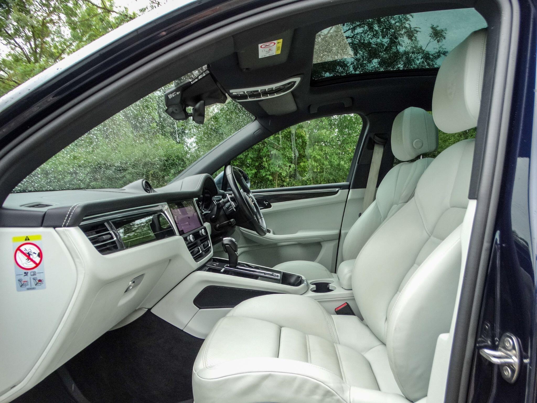 Porsche Macan 2.0T PDK 4WD Euro 6 (s/s) 5dr — photo 3
