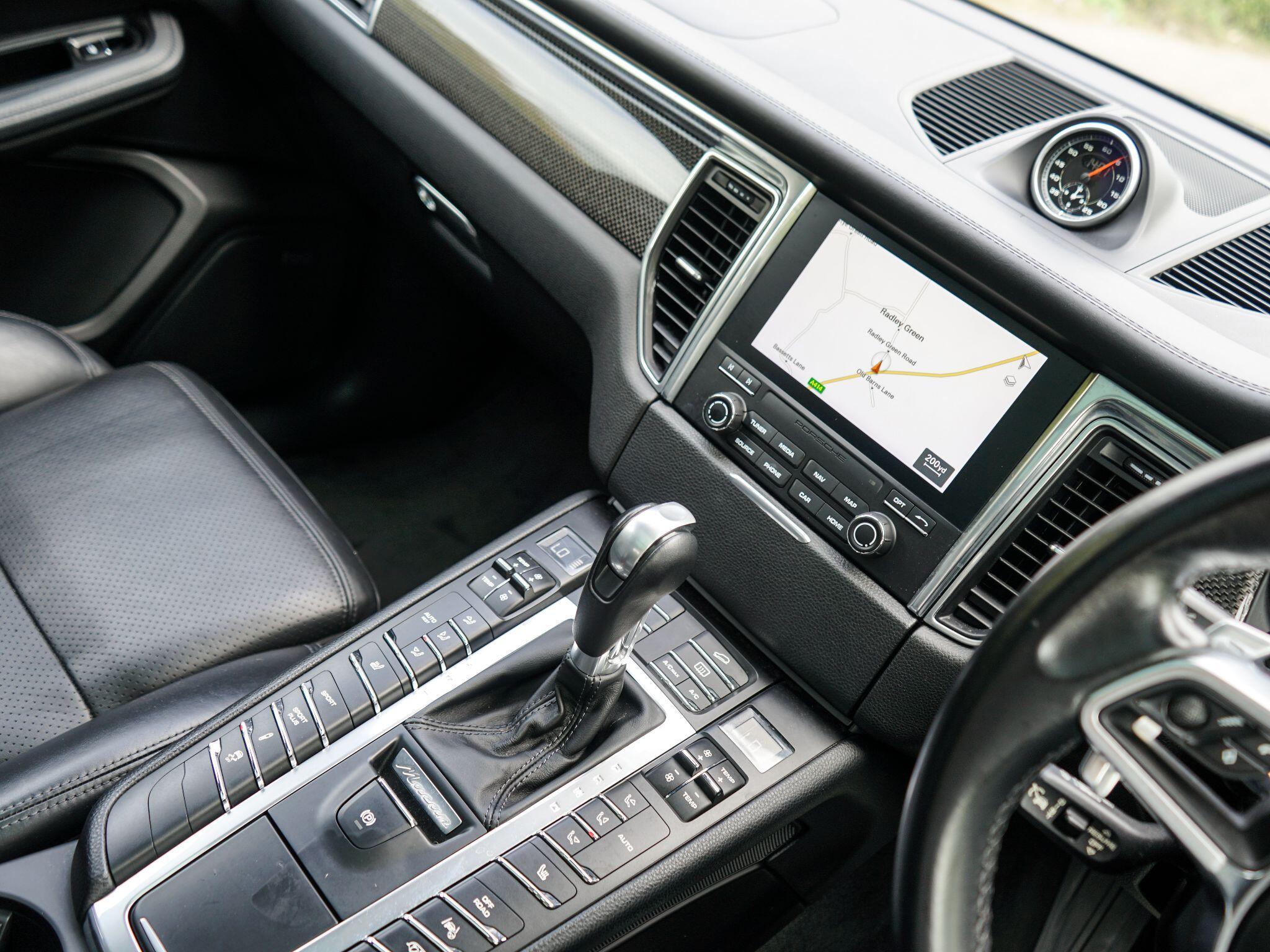 Porsche Macan 3.6T V6 Turbo Performance PDK 4WD Euro 6 (s/s) 5dr — photo 6