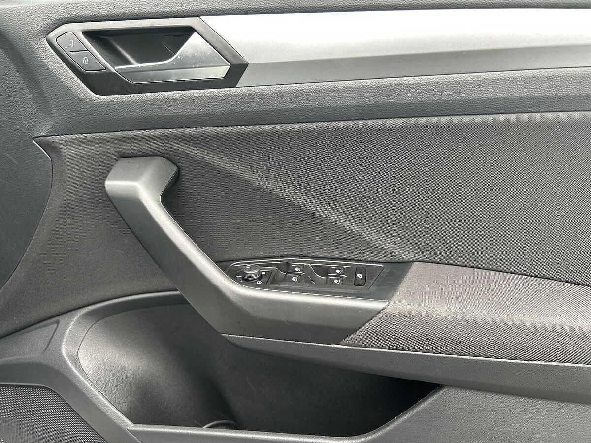 Volkswagen T-Roc Photo at-89b63553e4f94d728b2d8e8e0a6c15a8.jpg