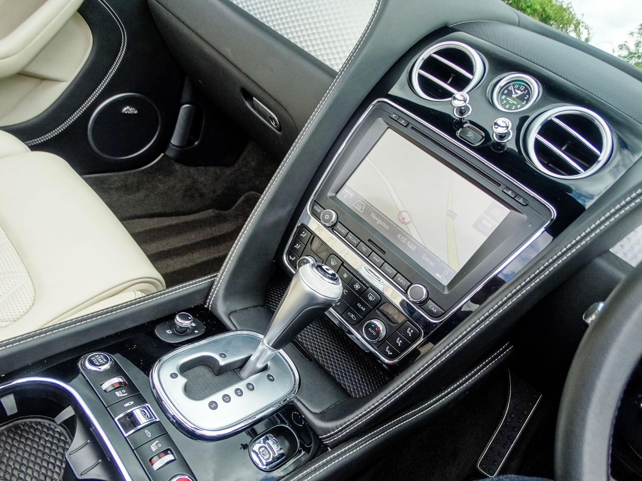 Bentley Continental 6.0 FlexFuel GTC Convertible 2dr Bi Fuel Auto 6Spd 4WD Euro 5 (575 ps) — photo 6