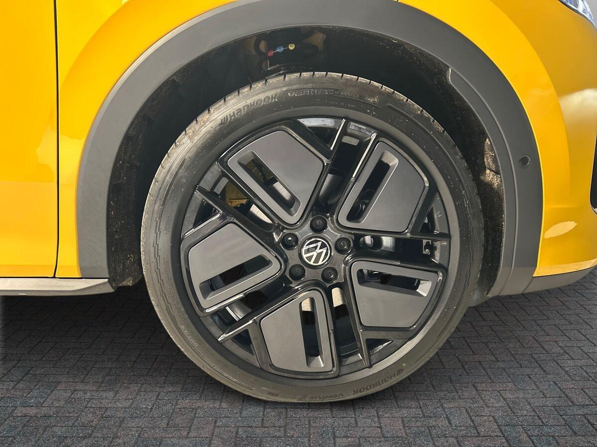 Volkswagen T-Roc Photo at-8a34bd00a2cc4010b0e790acfe0d2e94.jpg