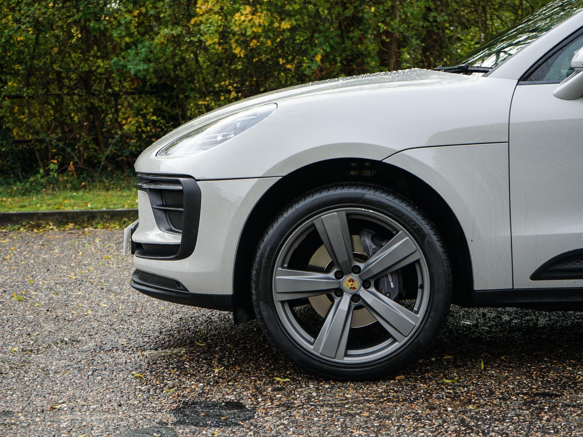 Porsche Macan 2.0T PDK 4WD Euro 6 (s/s) 5dr — photo 5