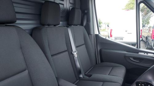 Mercedes-Benz Sprinter Photo at-8a5401475e7d40508096325e3d395c3c.jpg