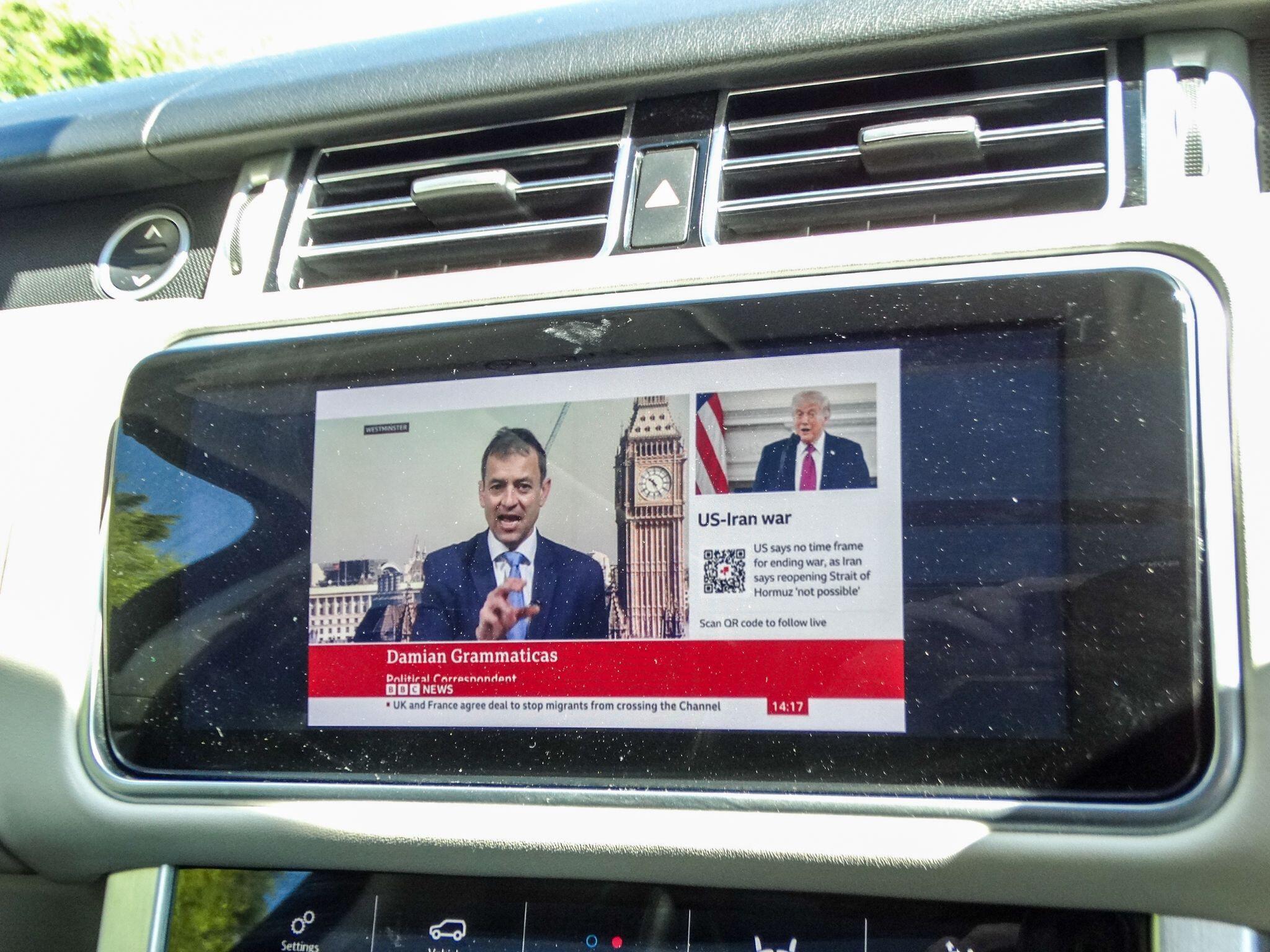 Land Rover Range Rover 3.0 SD V6 Vogue SE SUV 5dr Diesel Auto 4WD Euro 6 (s/s) (275 ps) — photo 18