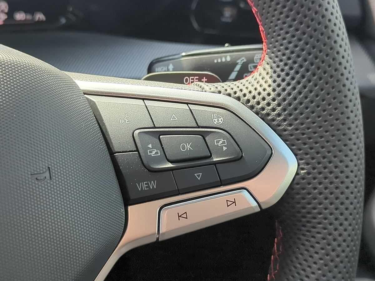 Volkswagen Golf Photo at-8b1ca979a22d4f0db5990ee176922692.jpg