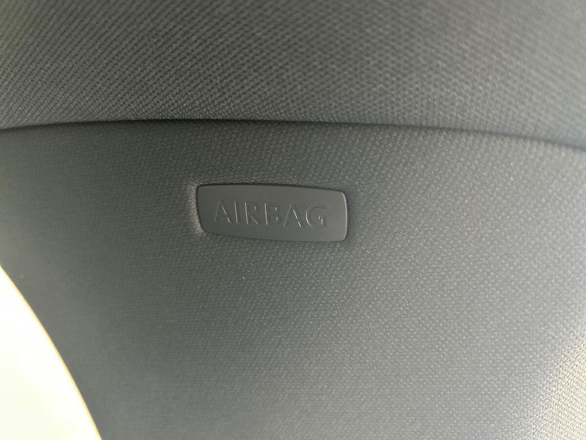 Volkswagen Touareg Photo at-8b4cda7197f24f30ab53dcc9c18d53a3.jpg