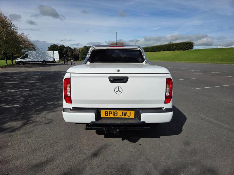 Mercedes-Benz X Class Photo at-8b4f077993c44d18b28c50a813eeaeb5.jpg