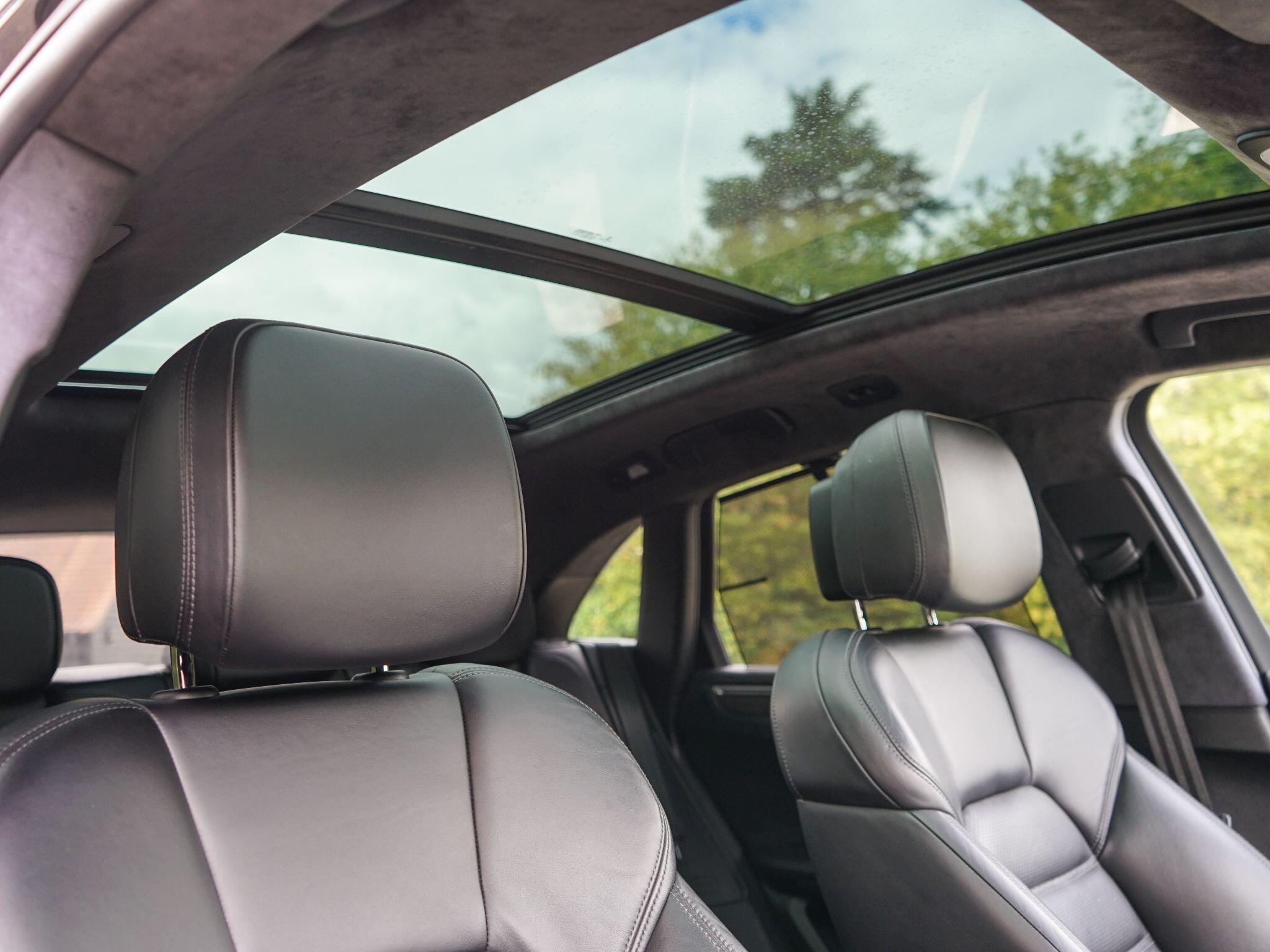 Porsche Macan 3.6T V6 Turbo Performance PDK 4WD Euro 6 (s/s) 5dr — photo 21
