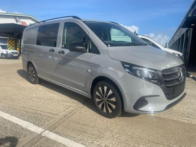 Used ~ Mercedes-Benz Vito 2.0 119 CDI SELECT Crew Van G-Tronic RWD L2 Euro 6 (s/s) 5dr at MBNI