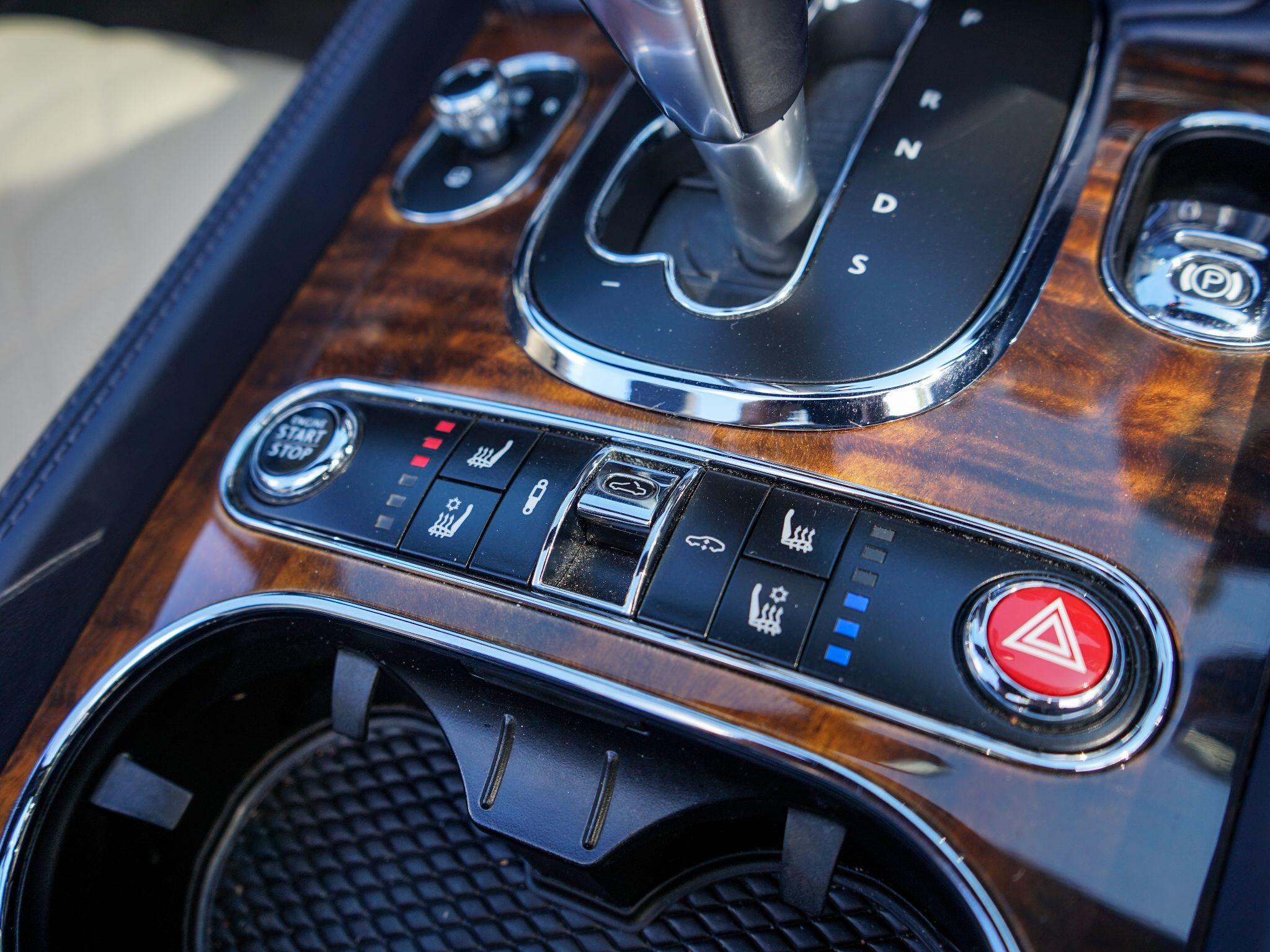 Bentley Continental 4.0 V8 GTC Convertible 2dr Petrol Auto 4WD Euro 6 (507 ps) — photo 32