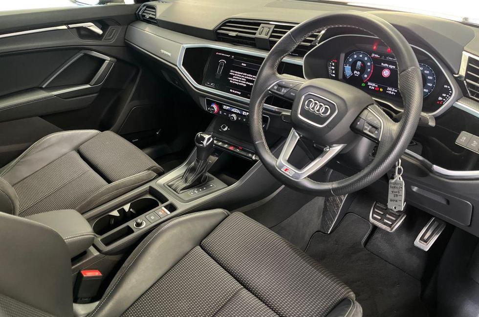 Audi Q3 Photo at-8baeb0883ce44e53a01947327731d488.jpg
