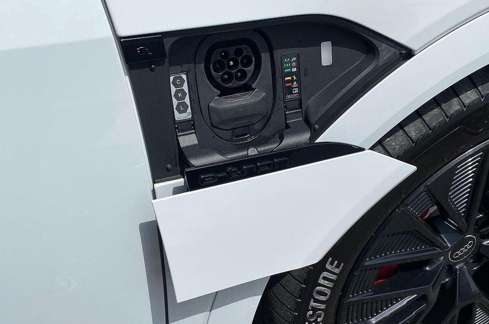 Audi Q8 Photo at-8bb7945f83ce485a9526344722cb5f68.jpg