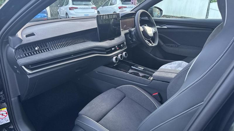 Skoda Superb Photo at-8bc18ae8ff7d44f3883bc6d2d2a506c2.jpg