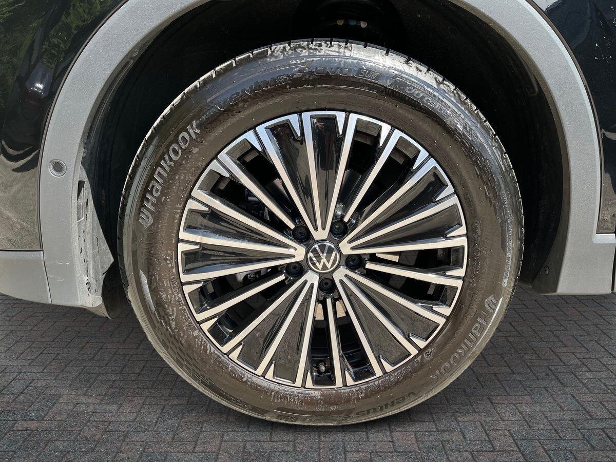 Volkswagen Tiguan Photo at-8bdcf85ea0a24caea5c99ecd9f347bc8.jpg