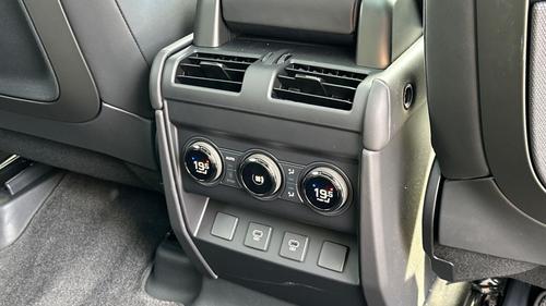 Land Rover Defender Photo at-8be61ac254524ae591abd0da6df22ce1.jpg