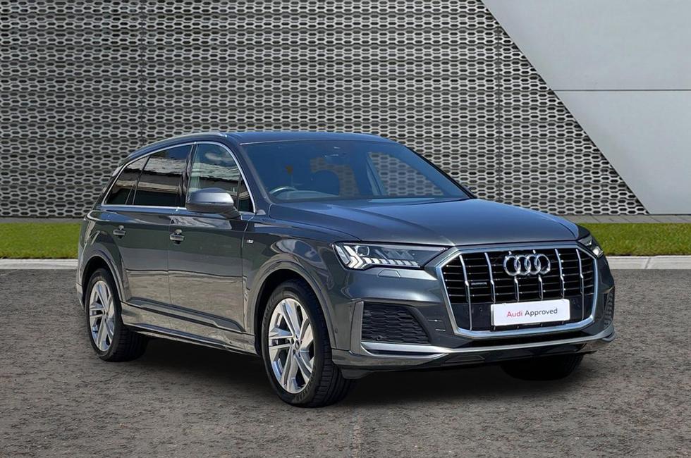 Audi Q7 Photo at-8bed3616a4e74fc3afc52c574023a71a.jpg