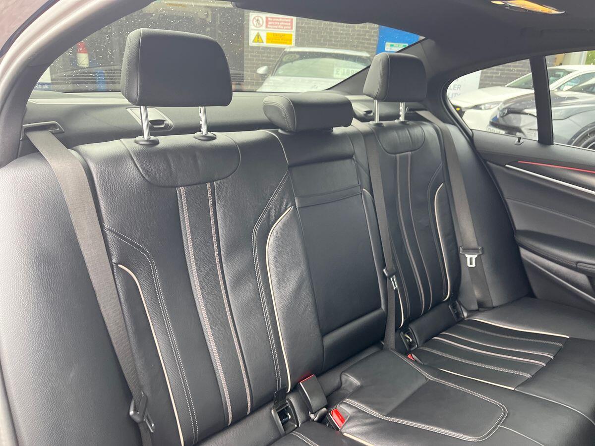 BMW 5 Series Photo 32