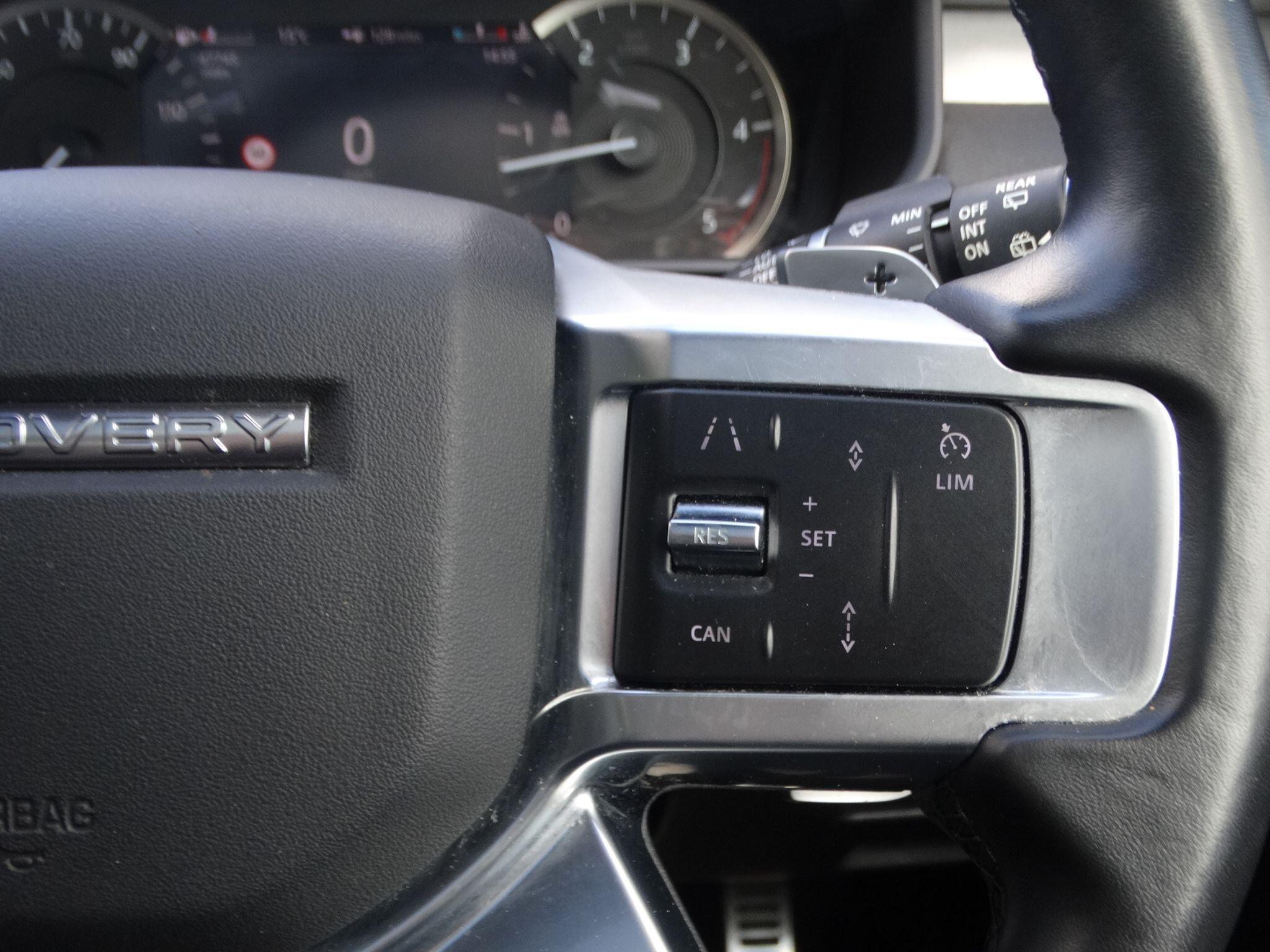 Land Rover Discovery 3.0 D300 MHEV R-Dynamic SE Auto 4WD Euro 6 (s/s) 5dr — photo 38