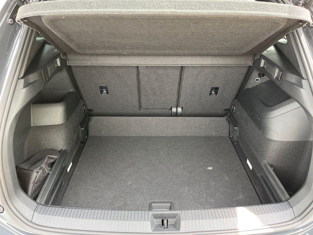 Volkswagen Tiguan Photo at-8c758397f7fb49c0ba74aa72663da199.jpg