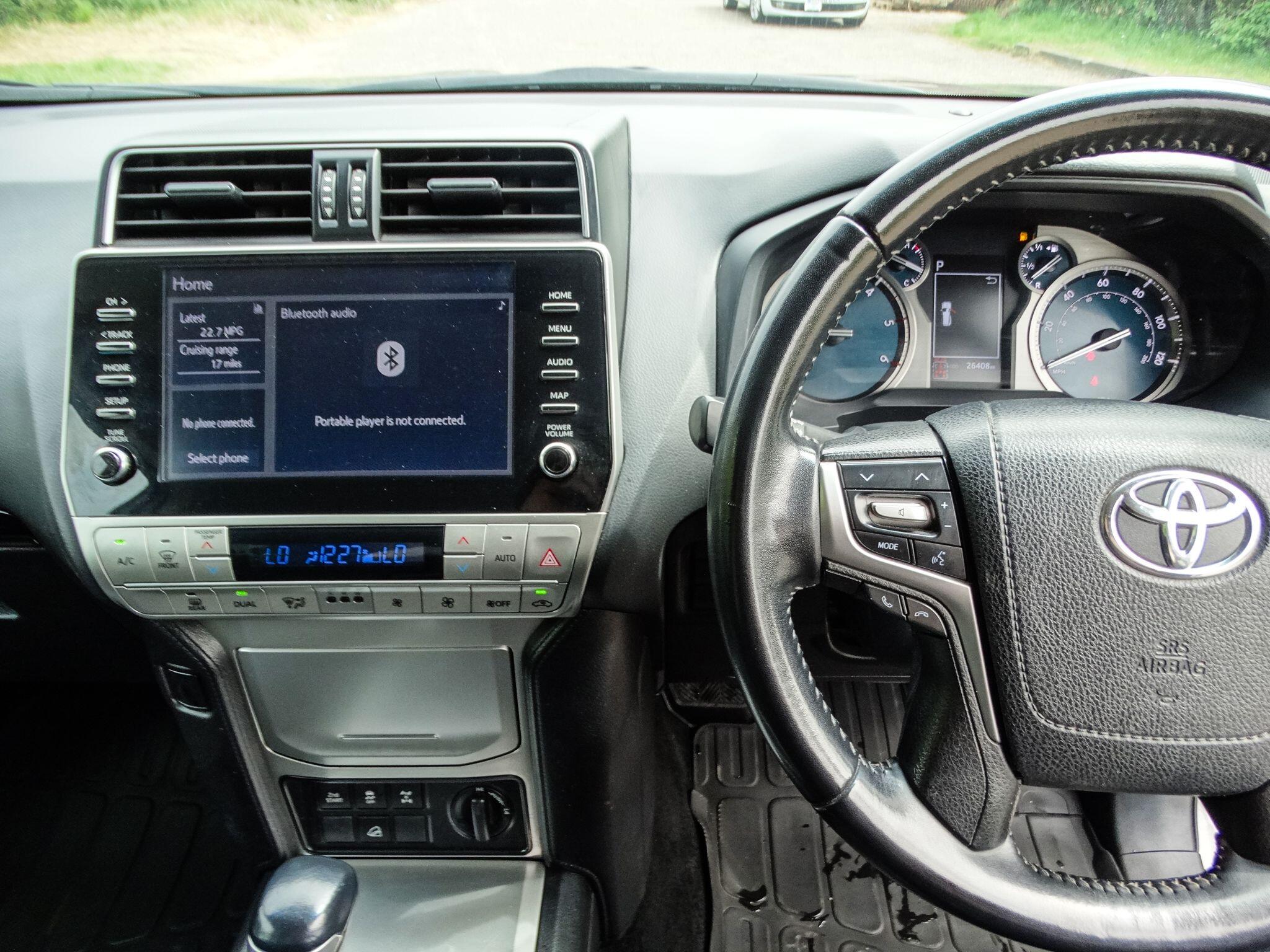 Toyota Land Cruiser 2.8D Active SUV 5dr Diesel Auto 4WD Euro 6 (s/s) (7 Seat) (204 ps) — photo 8