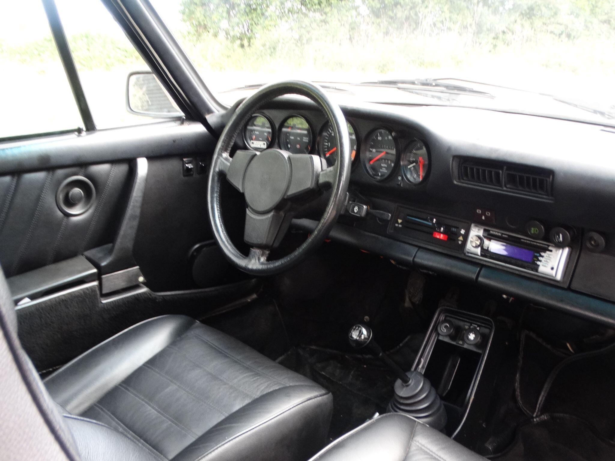 Porsche 911 3.6 993 Carrera 4 Cabriolet 2dr Petrol Manual AWD (272 bhp) — photo 15