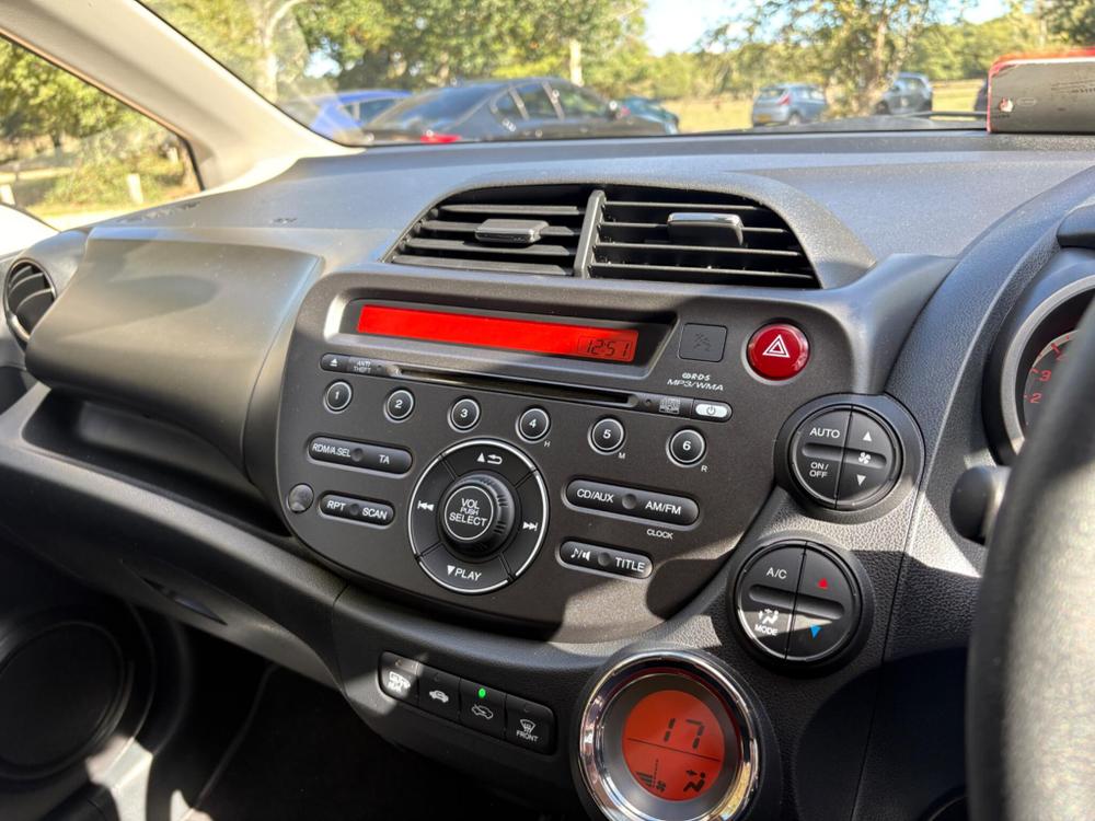 Honda Jazz Photo at-8d3cfd23d7ab436ea56857915918a265.jpg