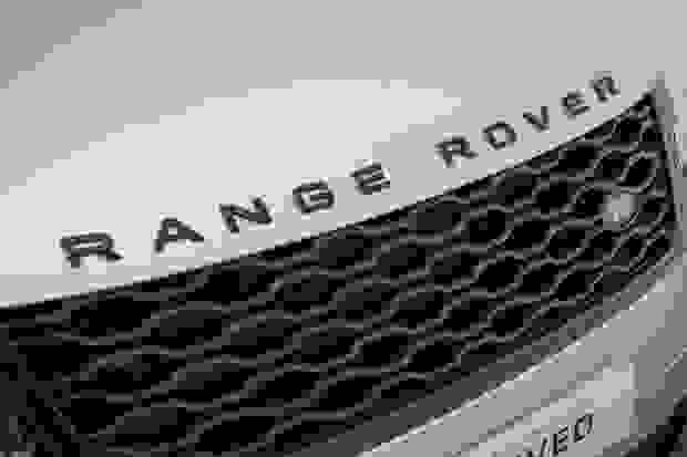 Land Rover RANGE ROVER VELAR Photo at-8d82df04841045c0ab1123b0e053159e.jpg