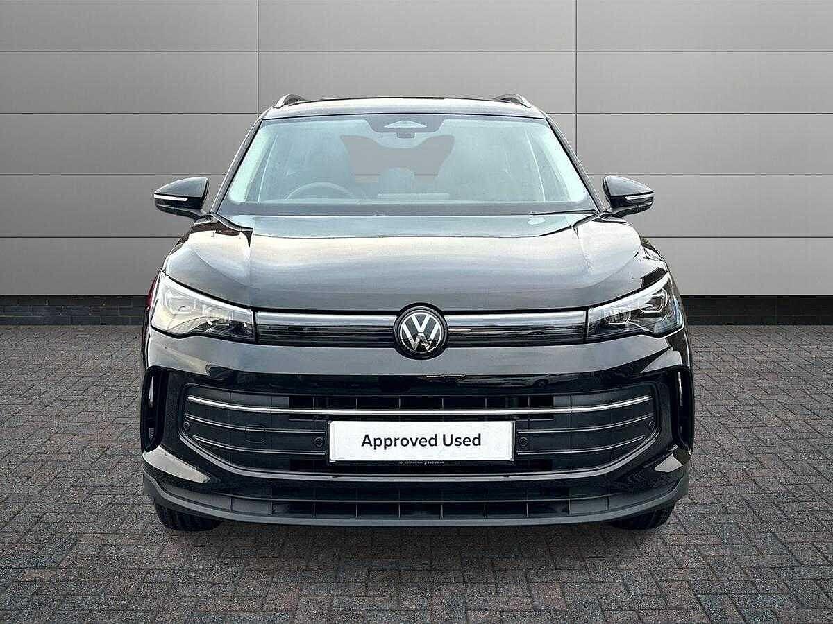 Volkswagen Tiguan Photo at-8dda1641cc5940b28219250a097bc7be.jpg