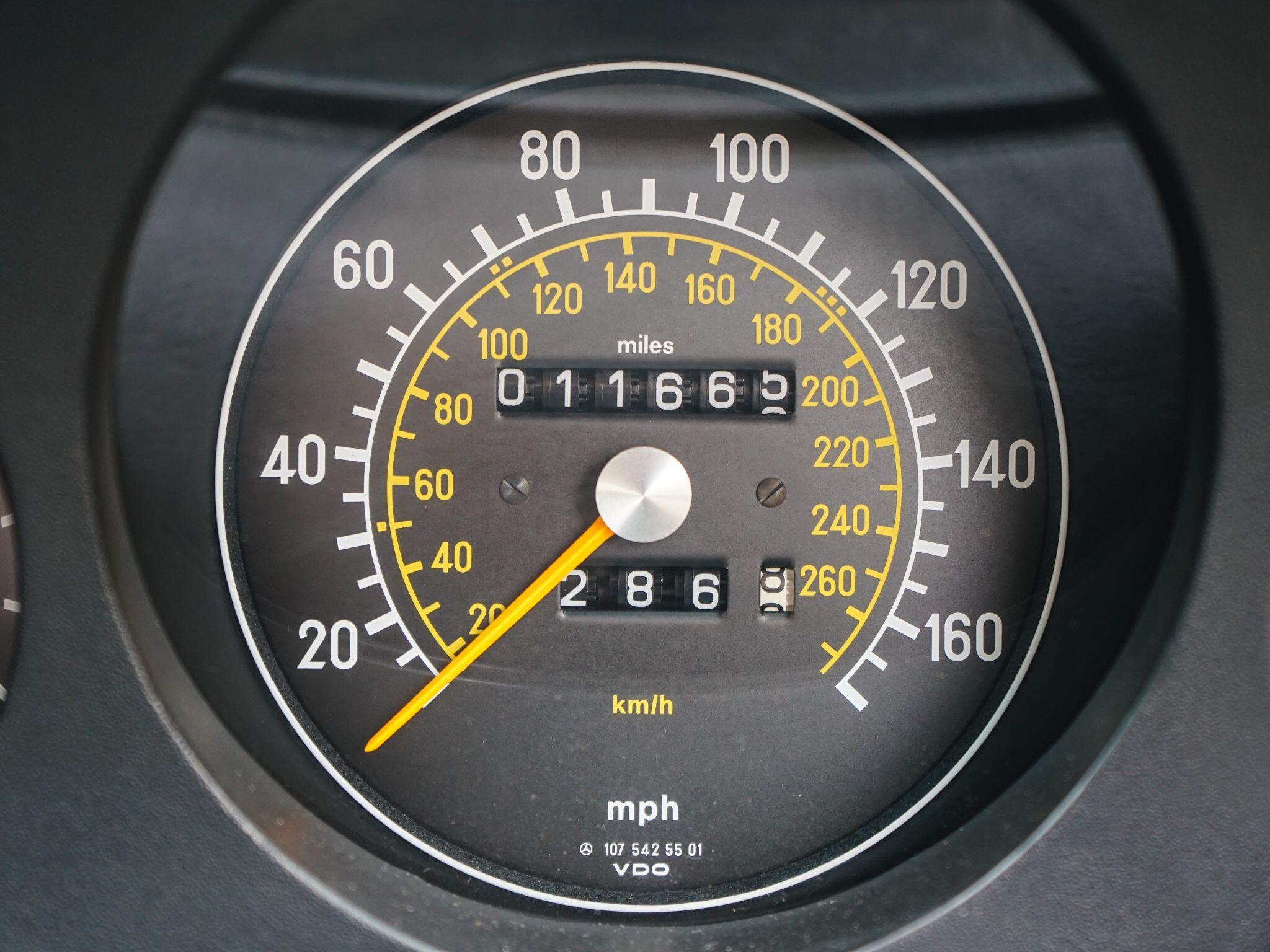 Mercedes-Benz 500 SL — photo 30