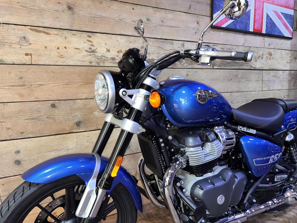 Royal Enfield Super Meteor 650 Photo at-8e15c5e16cfe440aaf24d7026a9dd188.jpg