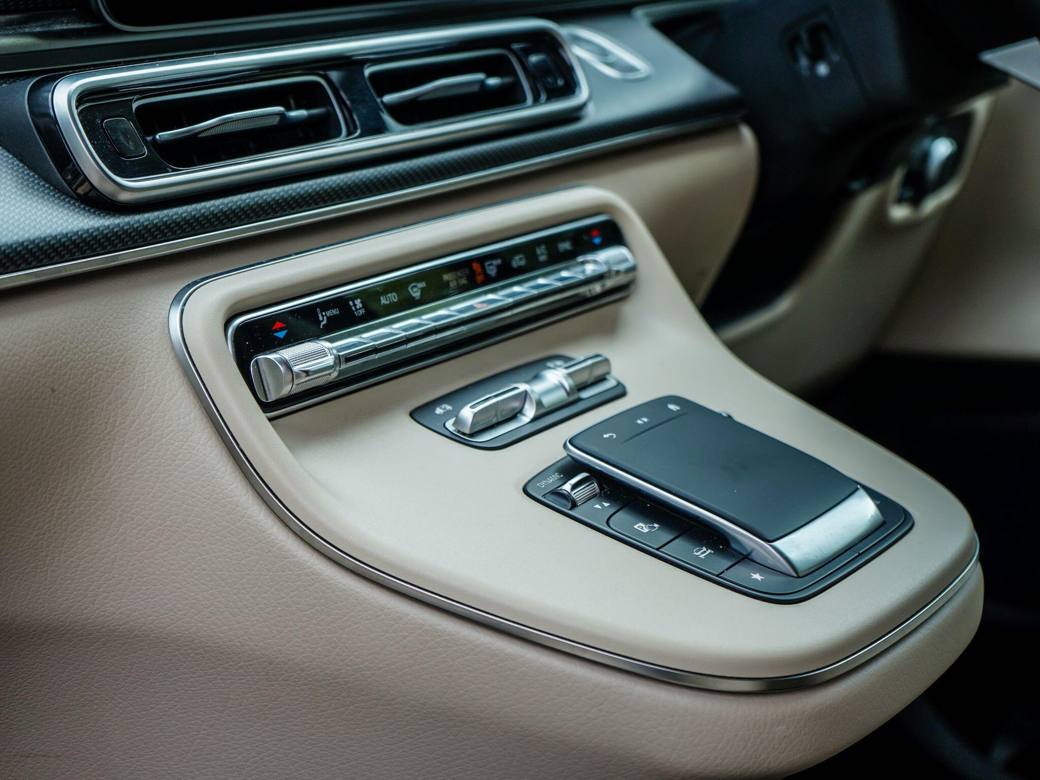 Mercedes-Benz V Class 2.0 V300d Premium G-Tronic+ Euro 6 (s/s) 5dr (8 Seat Extra Long) — photo 18