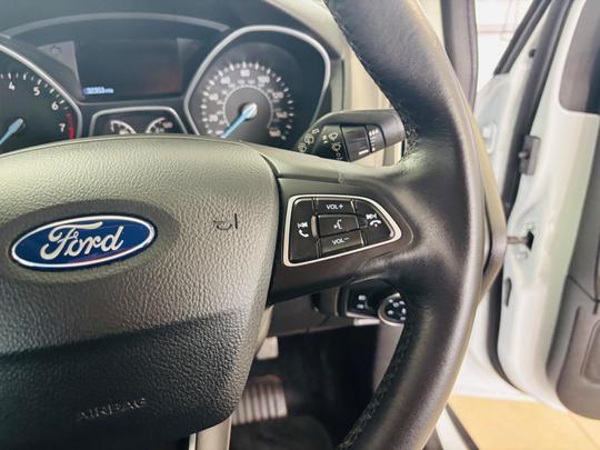 Ford Focus Photo at-8ec36f4f0bba495eb2f3ba5ee878b753.jpg