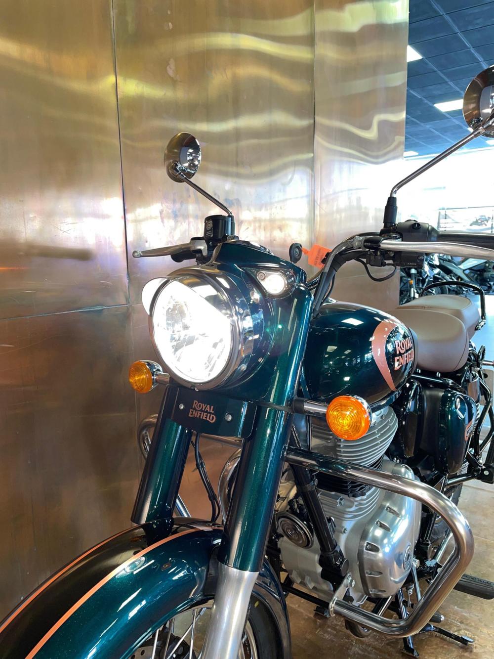 Royal Enfield Classic 350 Photo at-8ed5eeee41834df2a9489010c1d70797.jpg